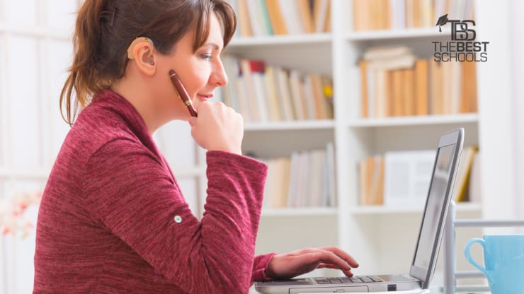 Hearing Impaired Students and Online College